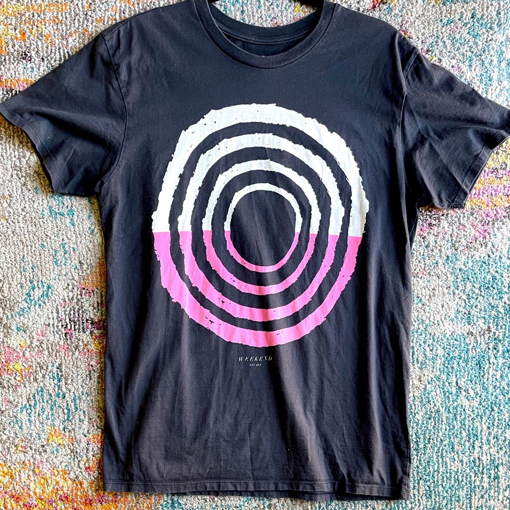 Weekend Graphic Two Tone Rings Ss Tee size Medium